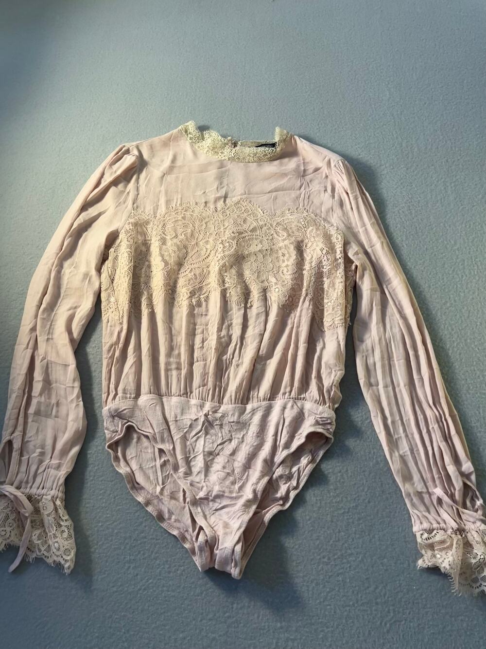 Forever 21 Blush Lace Long Sleeve Bodysuit M